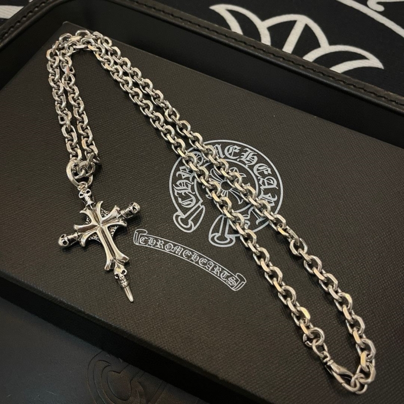 Ch*0me He**ts necklaces